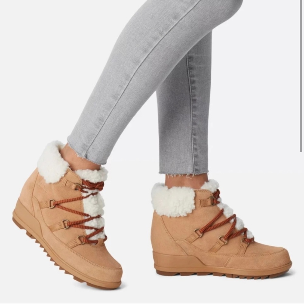 New Sorel Evie Cozy Lace Beige Wedge Waterproof Boots… Gem